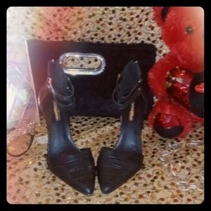 BCBG ENERATION HEELS